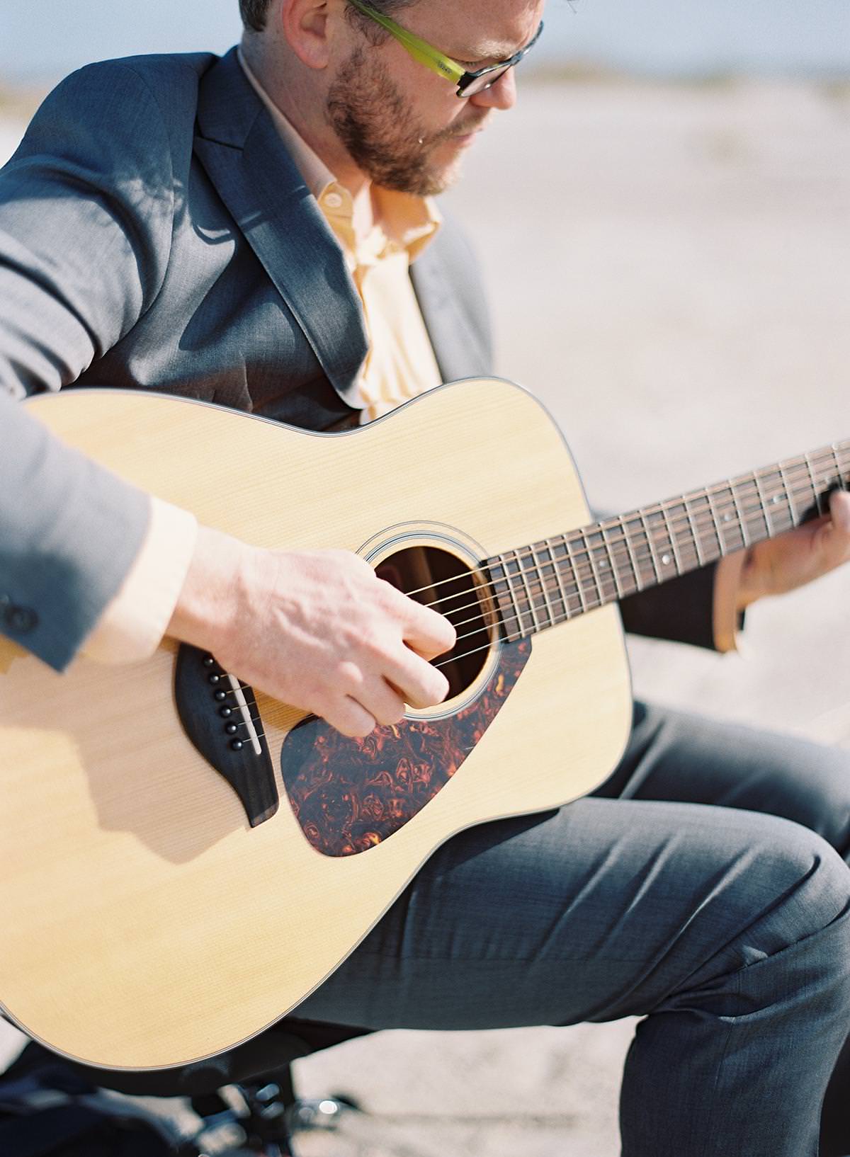 wedding ceremony acoustic guitarist